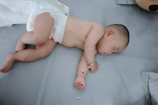 仙桃几个月宝宝会抬头